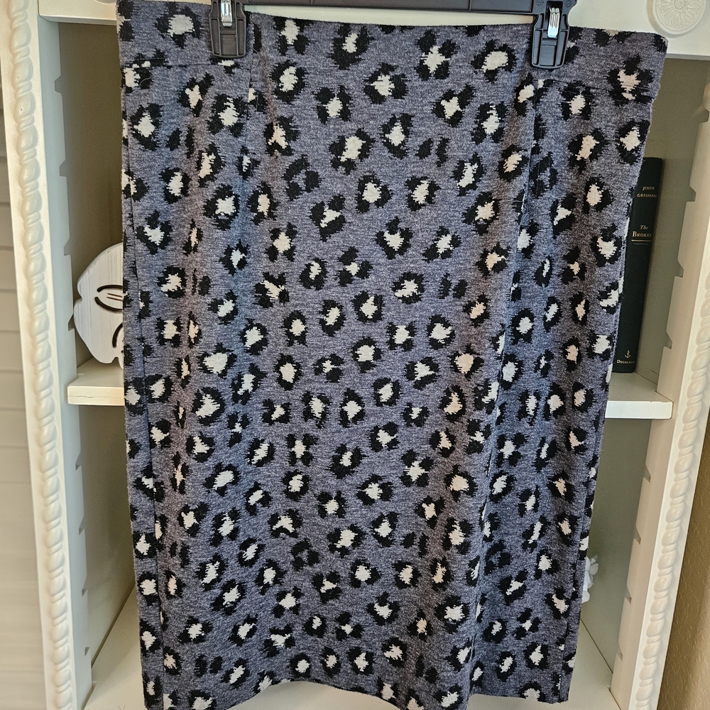 LOFT Gray and Black Knee-Length Pencil Skirt for Work